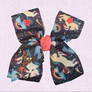 🦄 Handcrafted 5 inch hair bow with glitter letter “Y” 💝